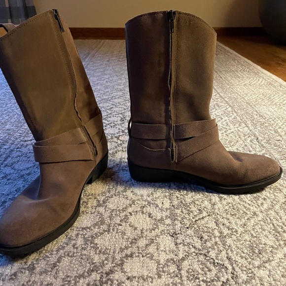 UGG Reeza Boots - Picture 2 of 4